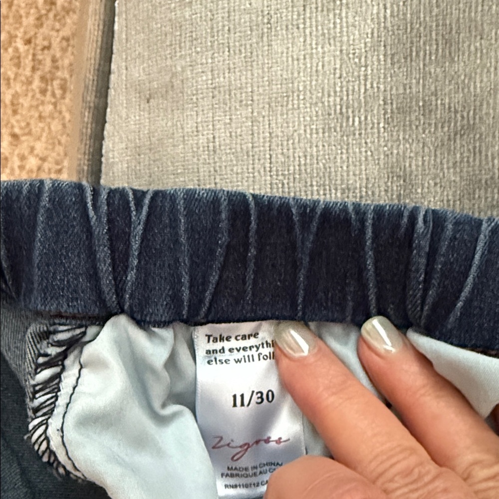 Vigoss Navy Wide-Leg Pull-On Jeans - Picture 4 of 7